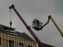 800 kg Fensterrahmen drohte auf Strasse zu rutschen Koeln Friesenplatz P37